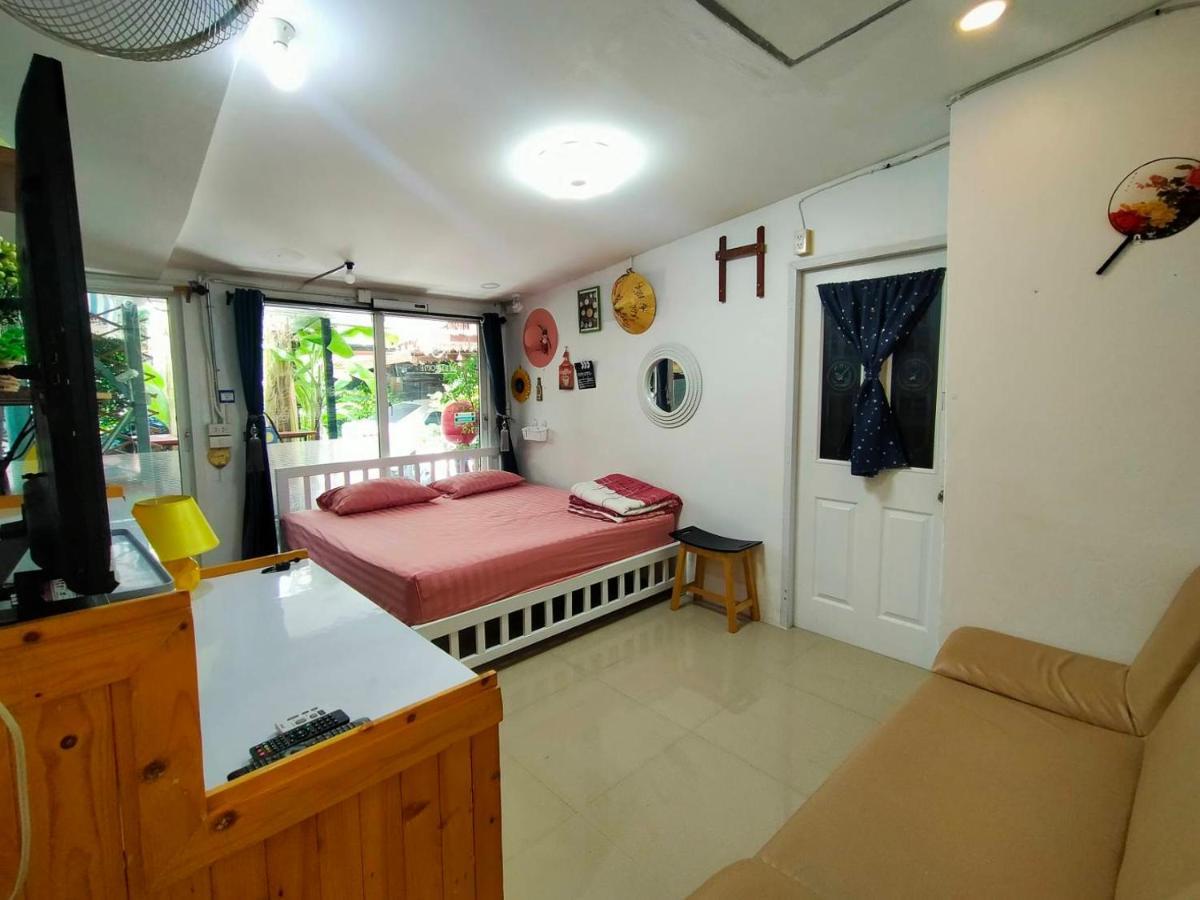 Ruenthip Homestay Bangkok Exterior photo
