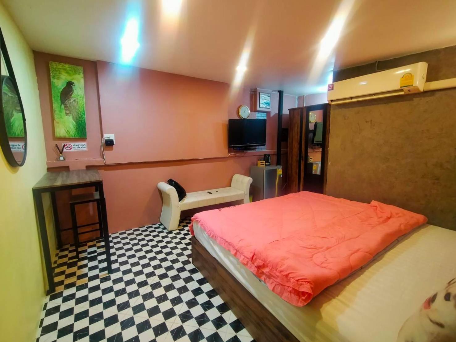 Ruenthip Homestay Bangkok Exterior photo