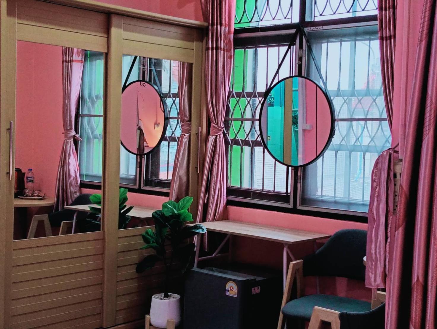 Ruenthip Homestay Bangkok Exterior photo