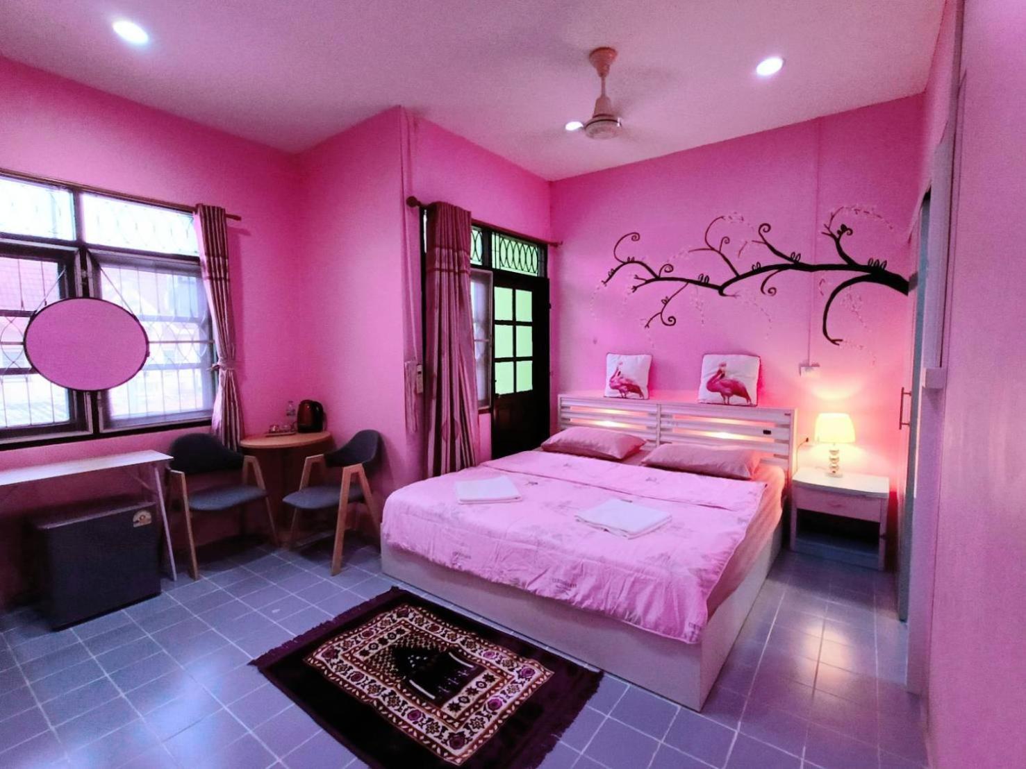 Ruenthip Homestay Bangkok Exterior photo